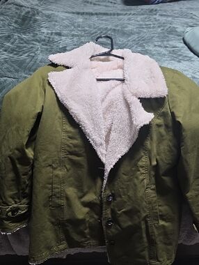 Olive Green Sherpa-Lined Jacket with Cream Fleece Collar